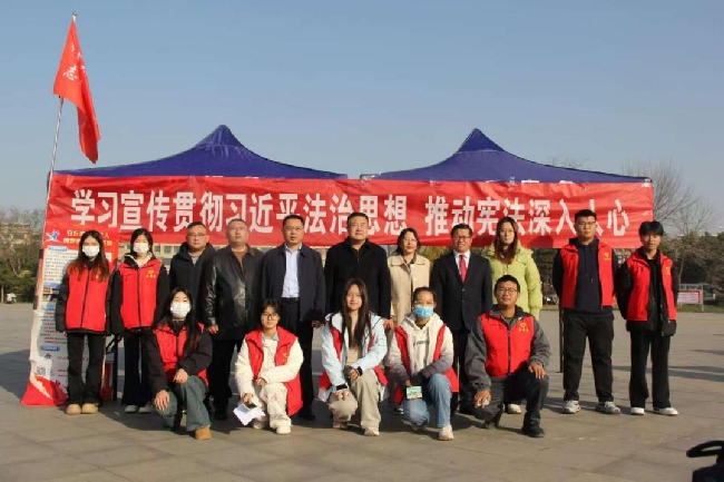 艺术传媒学院志愿者以防艾宣传践行“志愿暖冬”使命