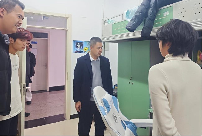 冬日送关怀，慰问暖人心 ——艺术传媒学院领导深入走访学生宿舍